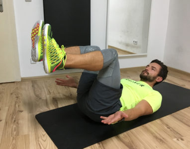 crunches-arme-seitlich_02_edited