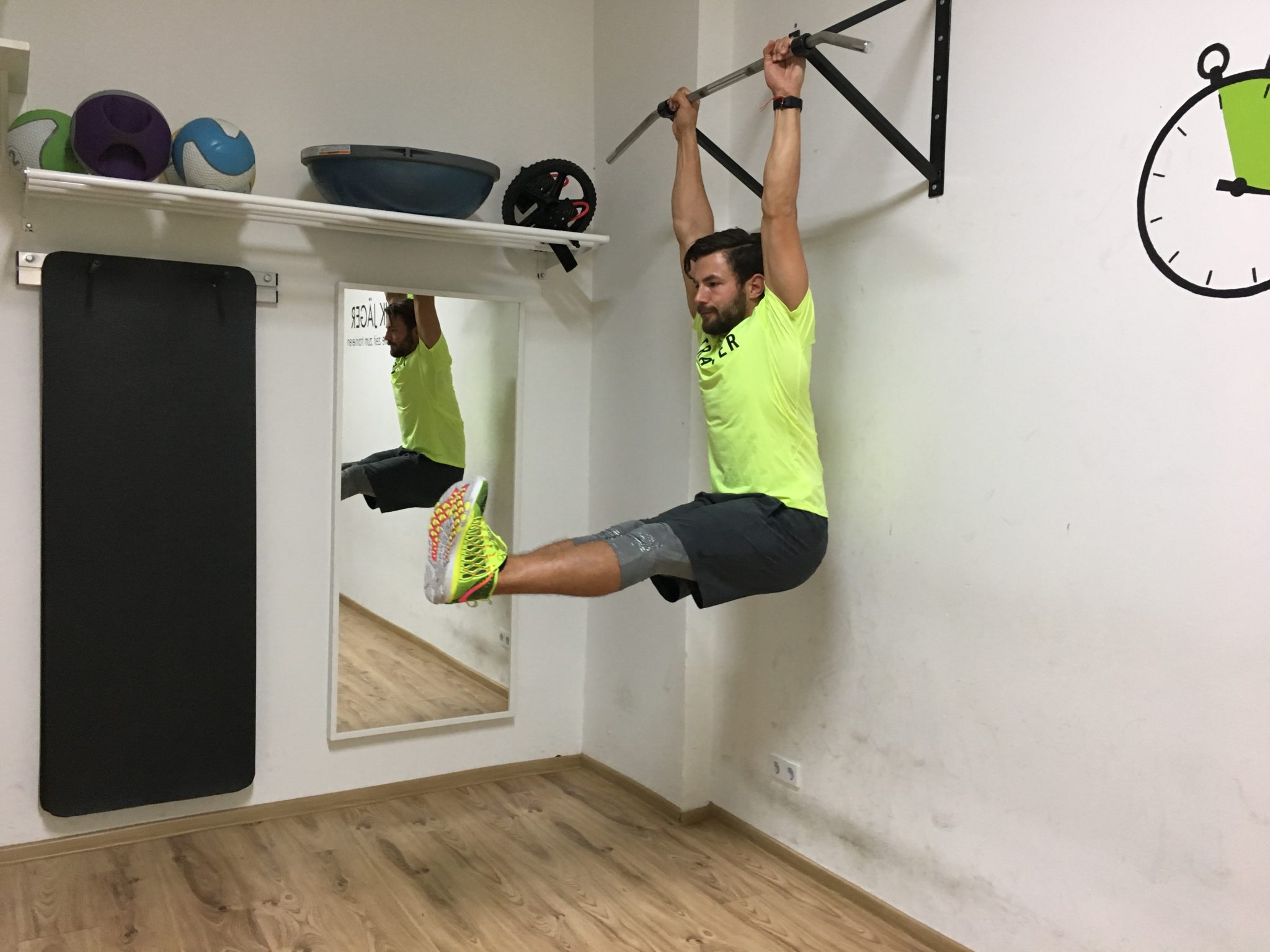 ᐅ Beinheben Hangend Ausfuhrung Mit Bildern Und Video